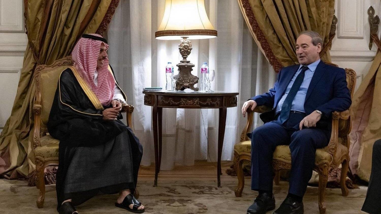 Saudi FM holds talks with Syrian counterpart in Egypt