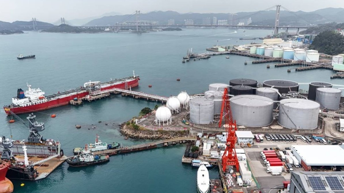 Global Fuel Export Curbs Surge Shipping Costs | Cross-Border Sellers Face 8-15% Logistics Price Hikes