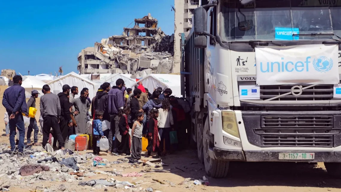 Israeli soldiers kill UNICEF truck drivers delivering water to Gaza families