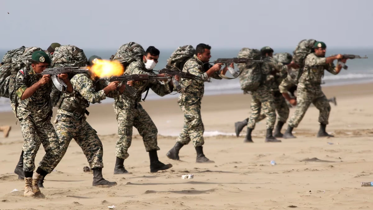 تدريبات للجيش الإيراني (أ ب)