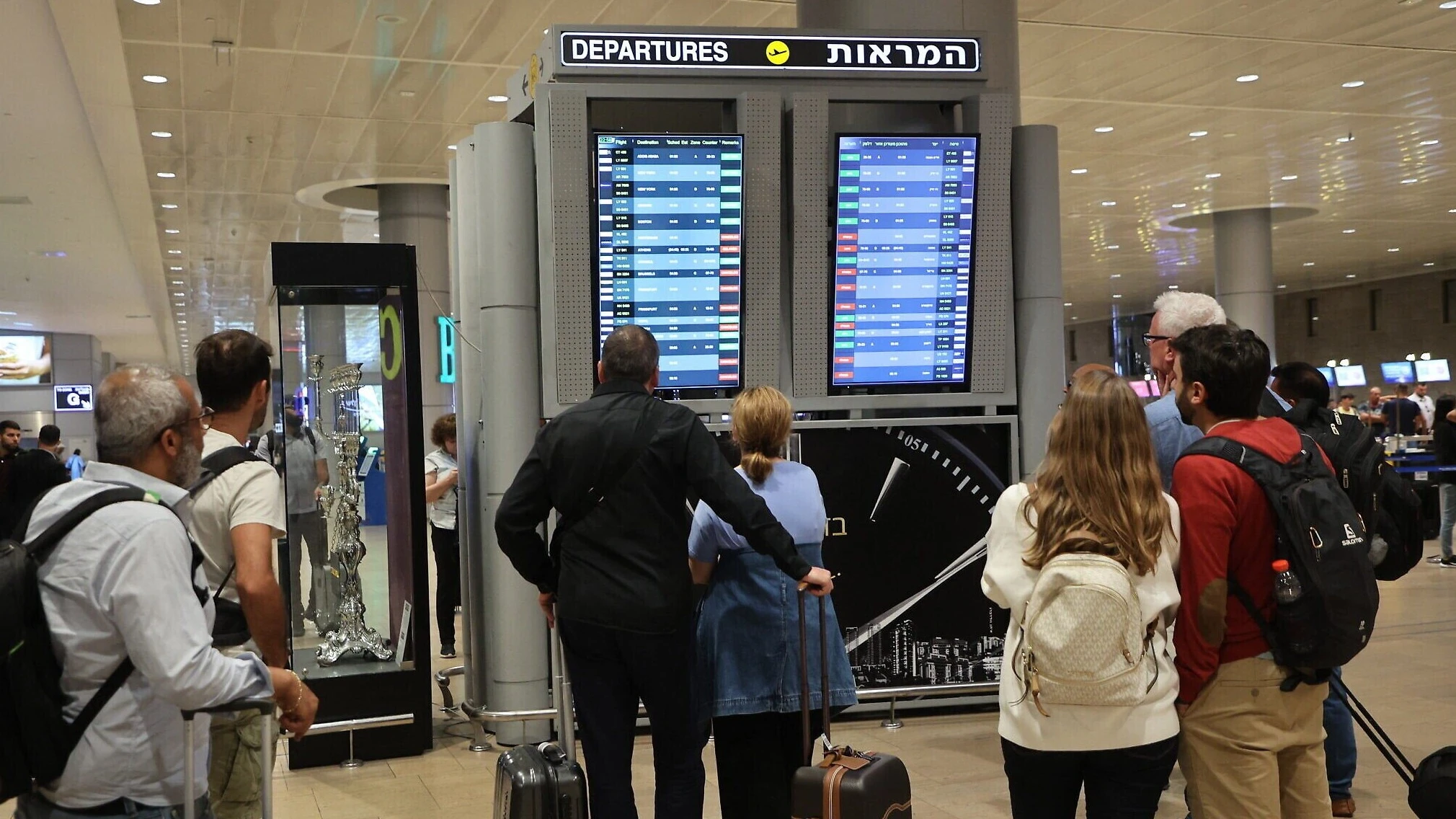 Over one quarter of Israelis considering emigration, new poll finds